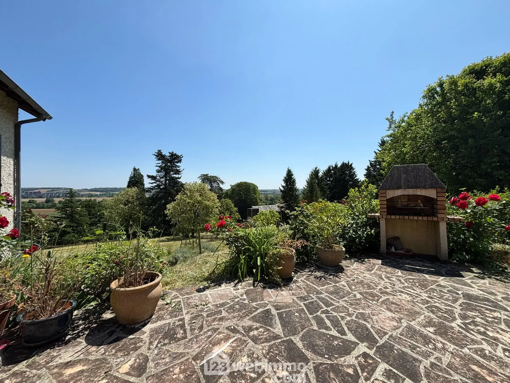 Maison de plain-pied à Vaux-sur-Vienne de 181 m² avec grand terrain 