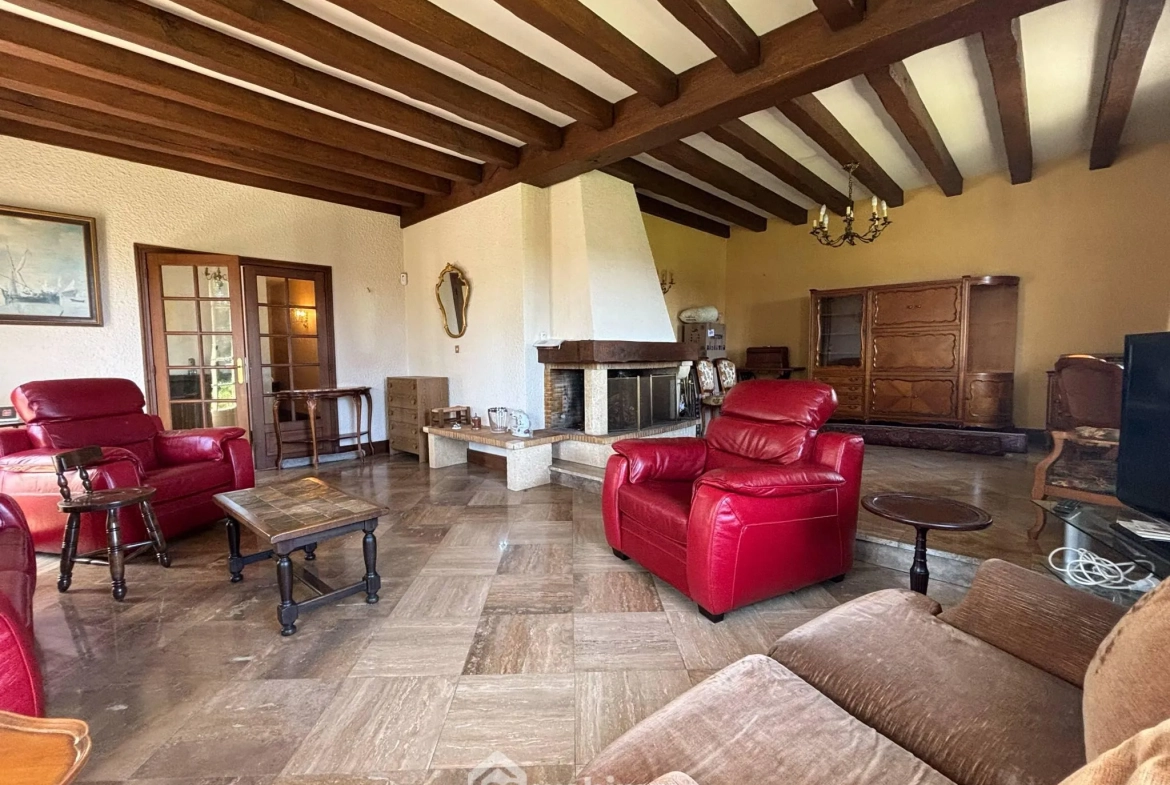 Maison de plain-pied à Vaux-sur-Vienne de 181 m² avec grand terrain 