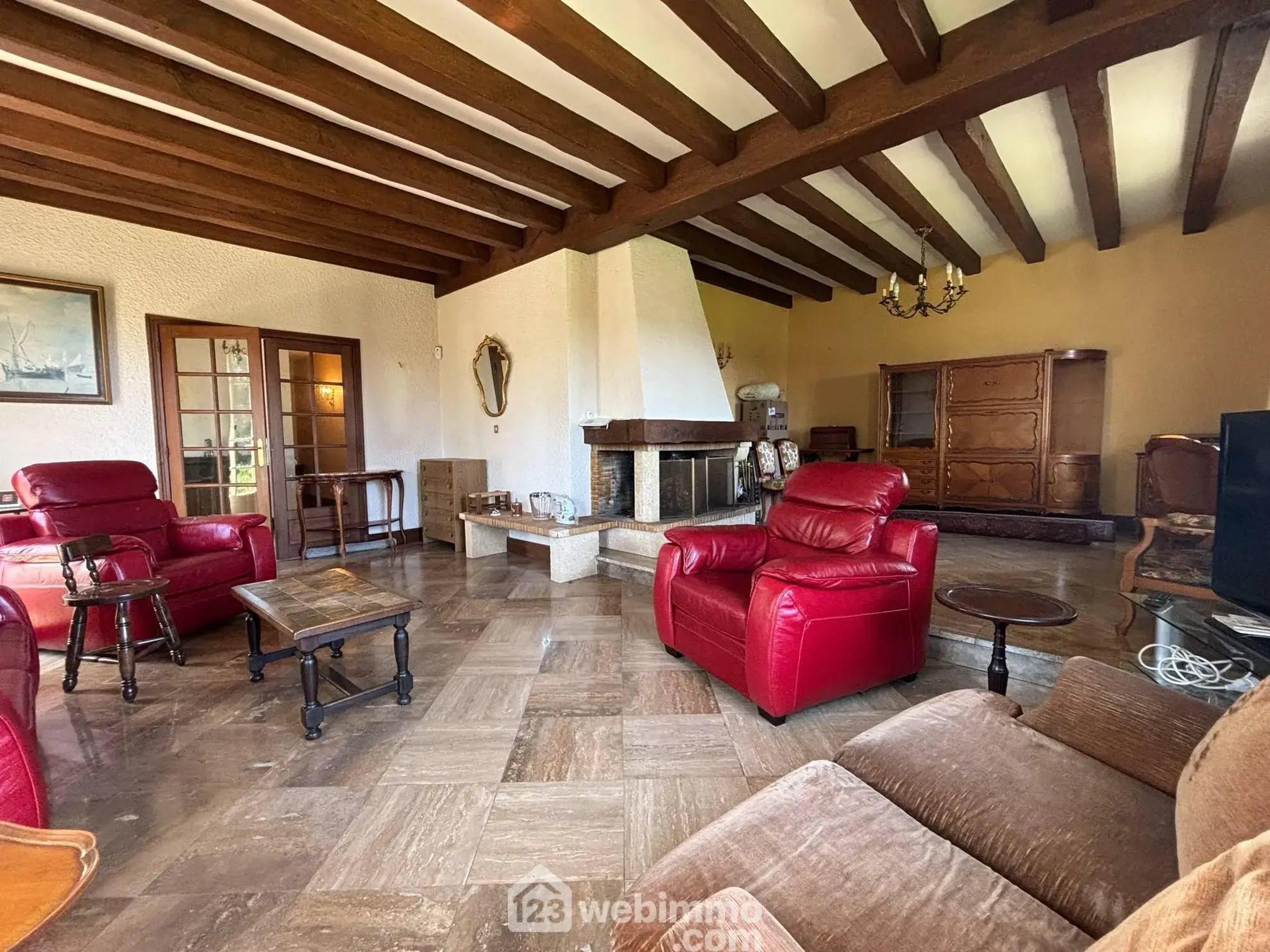 Maison de plain-pied à Vaux-sur-Vienne de 181 m² avec grand terrain 
