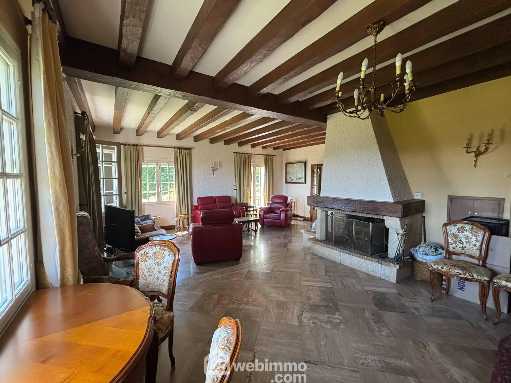Maison de plain-pied à Vaux-sur-Vienne de 181 m² avec grand terrain 