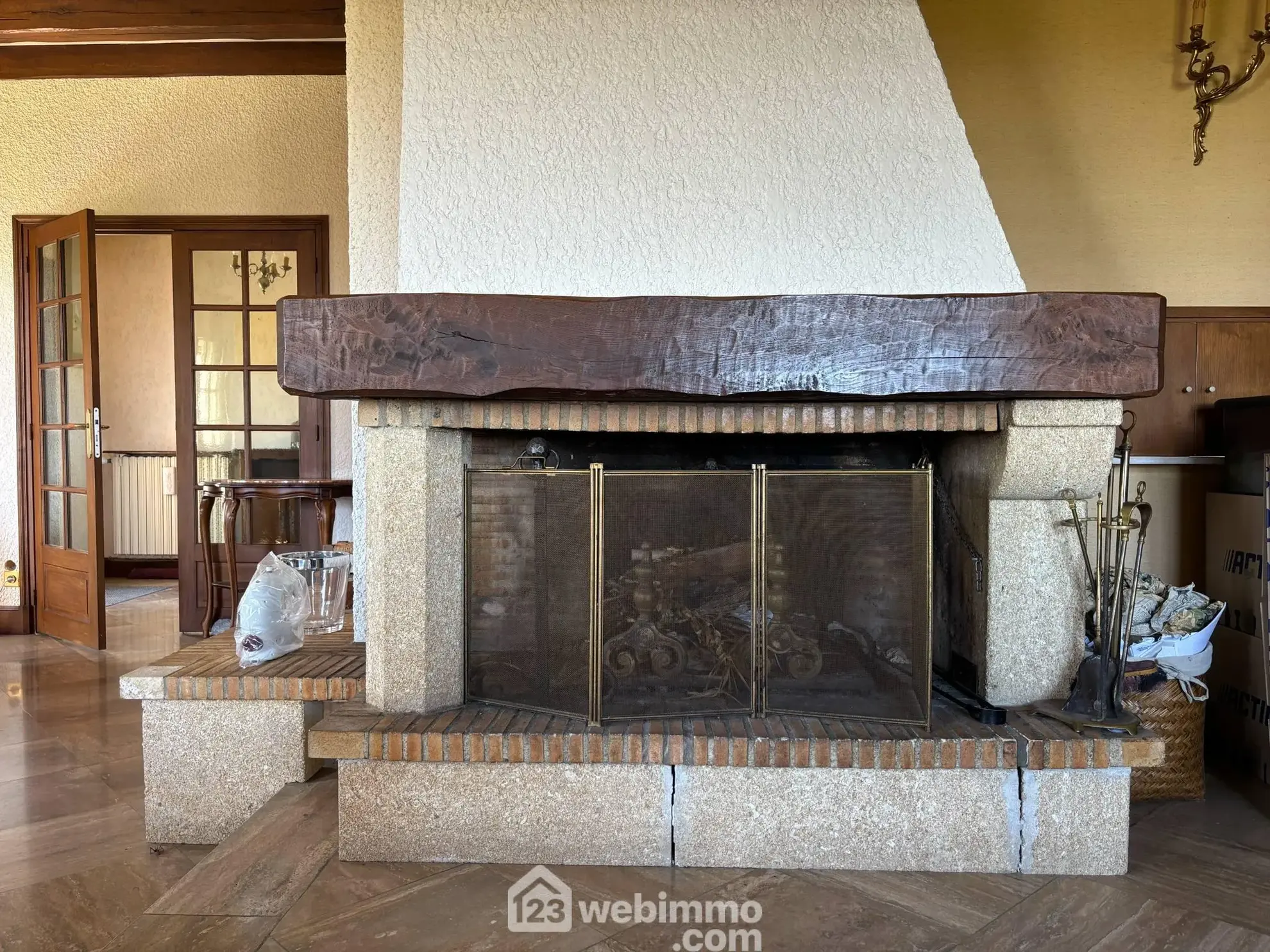 Maison de plain-pied à Vaux-sur-Vienne de 181 m² avec grand terrain 