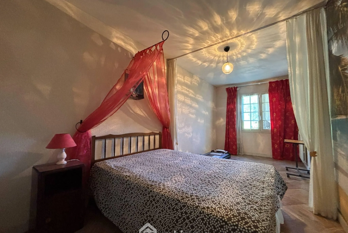 Maison de plain-pied à Vaux-sur-Vienne de 181 m² avec grand terrain 