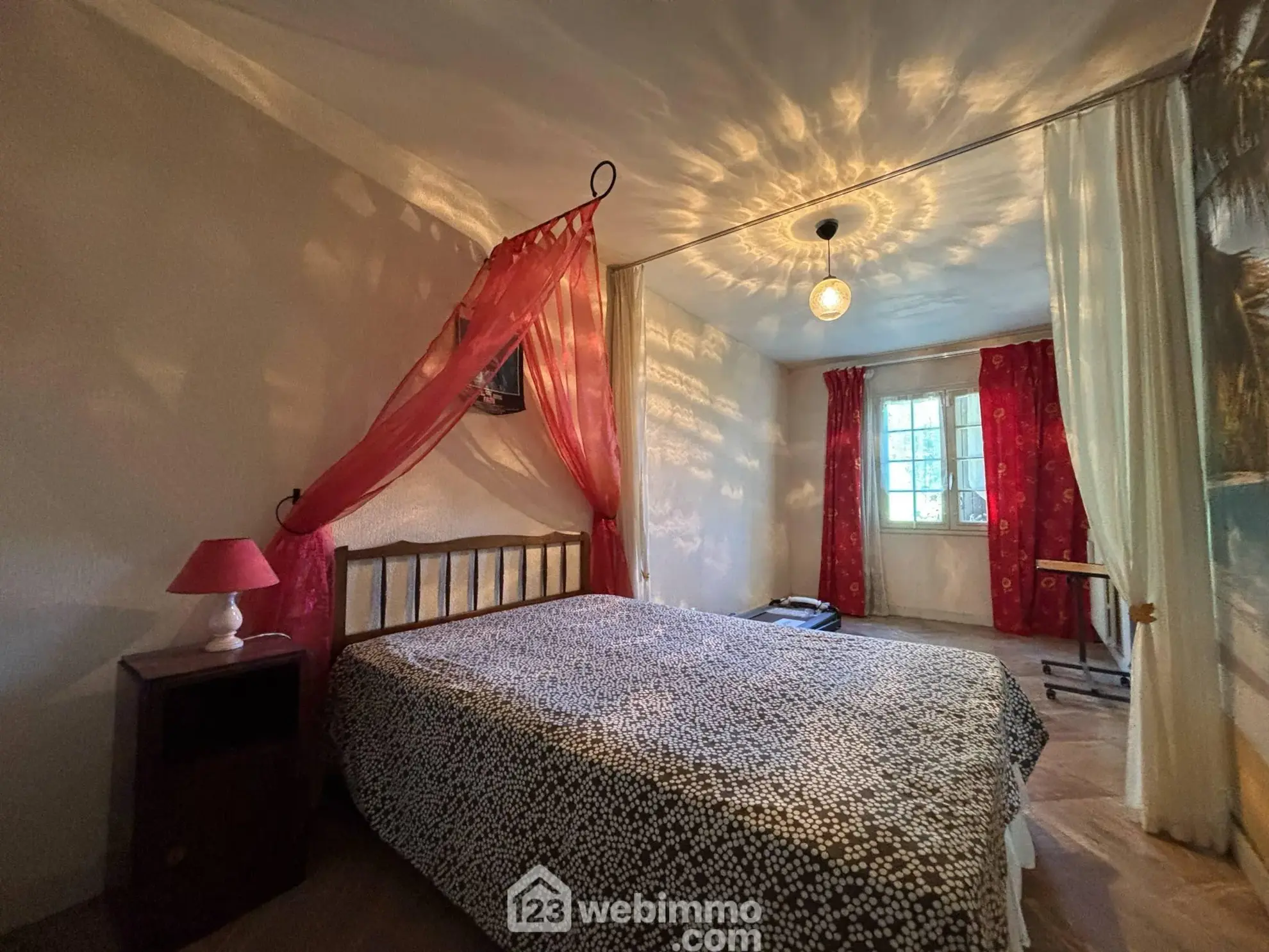 Maison de plain-pied à Vaux-sur-Vienne de 181 m² avec grand terrain 