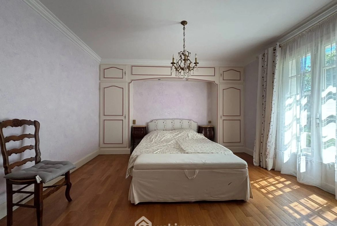 Maison de plain-pied à Vaux-sur-Vienne de 181 m² avec grand terrain 