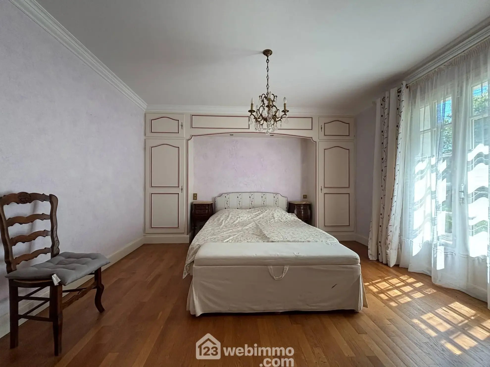 Maison de plain-pied à Vaux-sur-Vienne de 181 m² avec grand terrain 