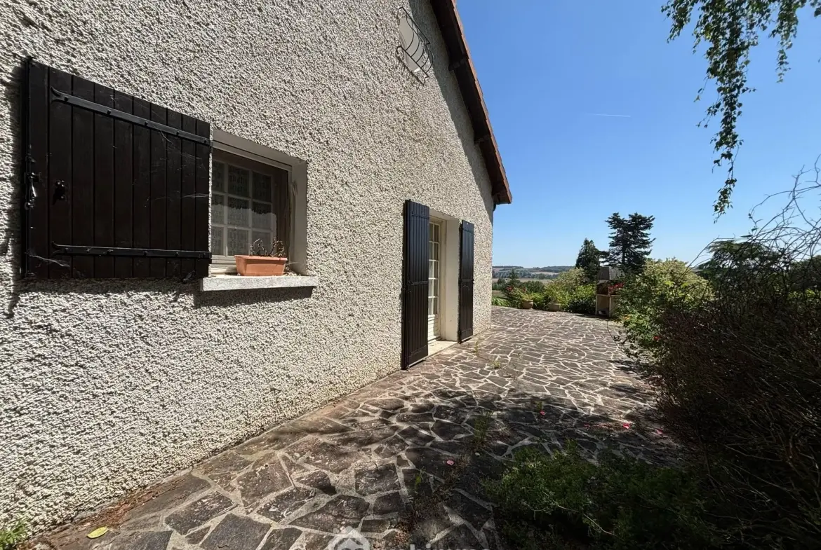 Maison de plain-pied à Vaux-sur-Vienne de 181 m² avec grand terrain 