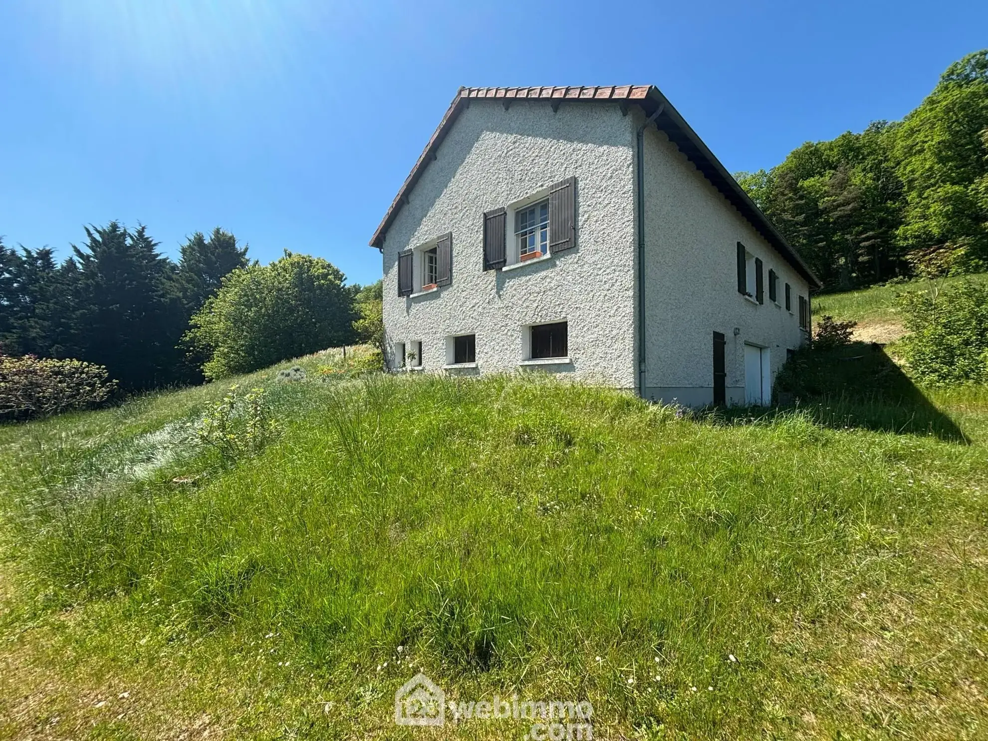 Maison de plain-pied à Vaux-sur-Vienne de 181 m² avec grand terrain 