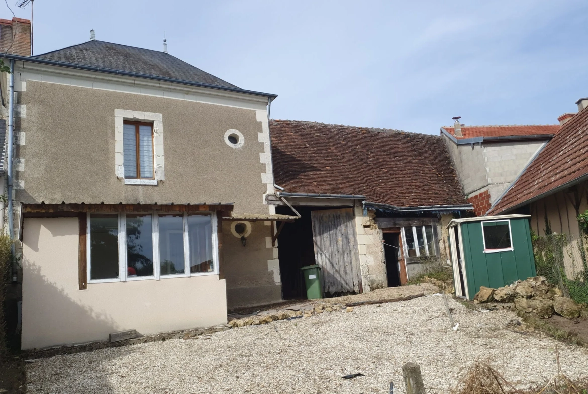 Maison à rénover à vendre à 15 km de Valençay avec jardin et 2 chambres 