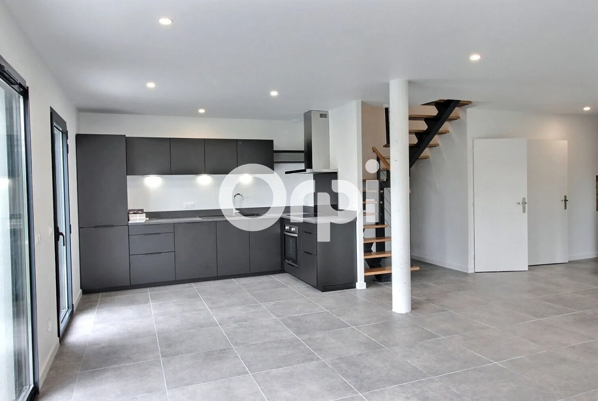 Appartement duplex neuf à Idron avec terrasse et parking, performance énergétique A 