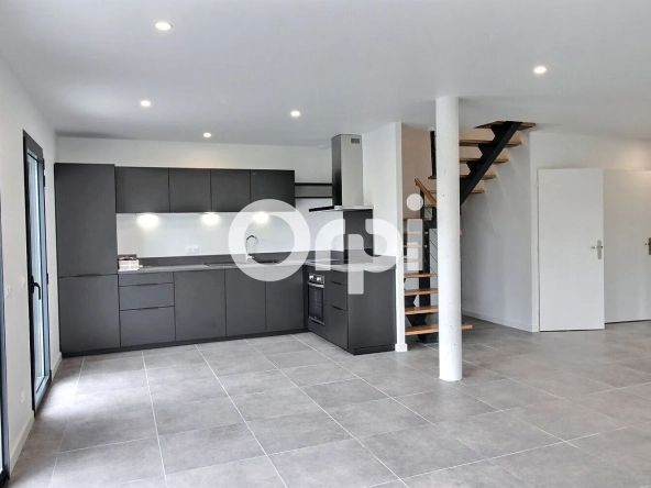 Appartement duplex neuf à Idron avec terrasse et parking, performance énergétique A