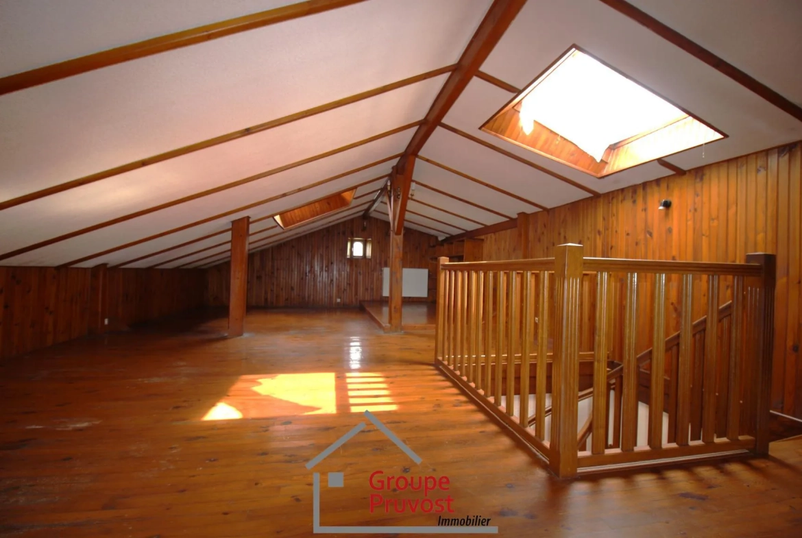 Charmante maison en pierre avec cour à Bourgvillain - 165 m² 