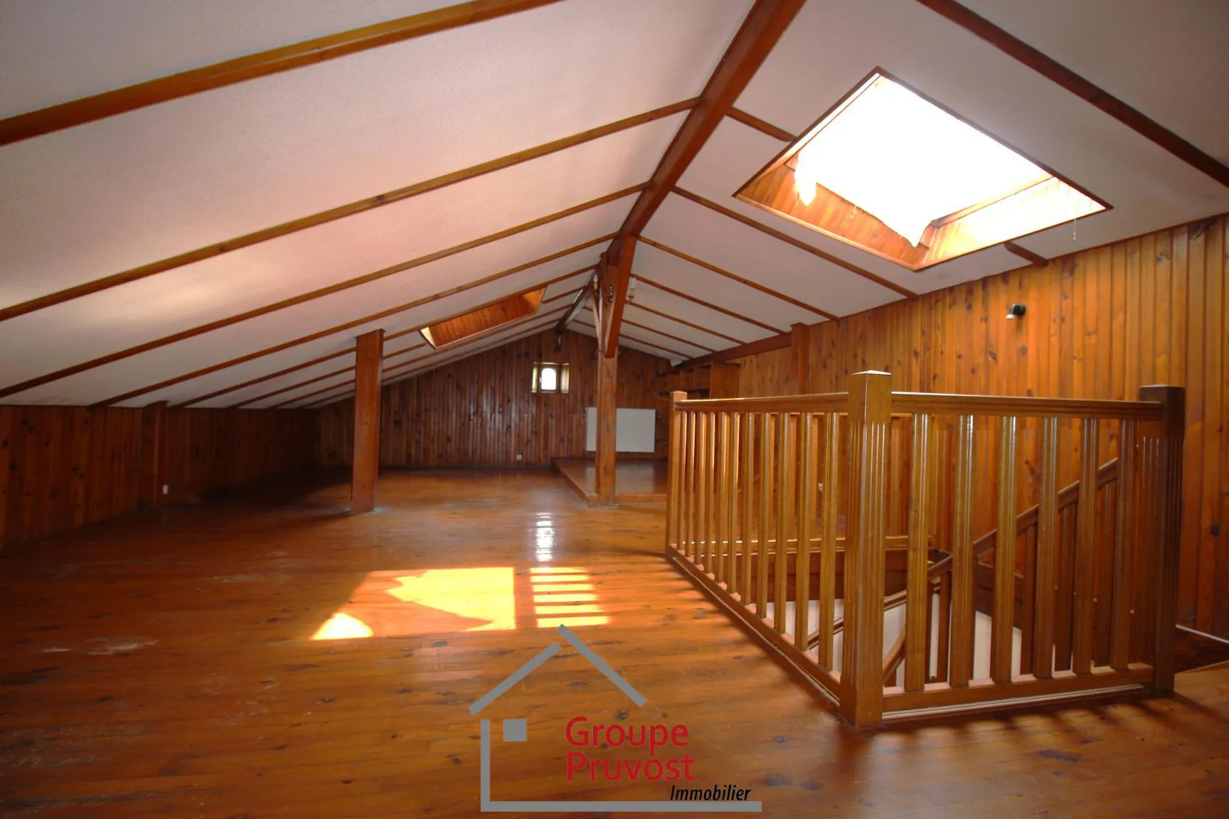 Charmante maison en pierre avec cour à Bourgvillain - 165 m² 