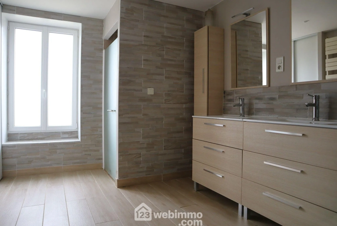 Longère de 229 m² avec terrain à Moulismes – Maison familiale rénovée 