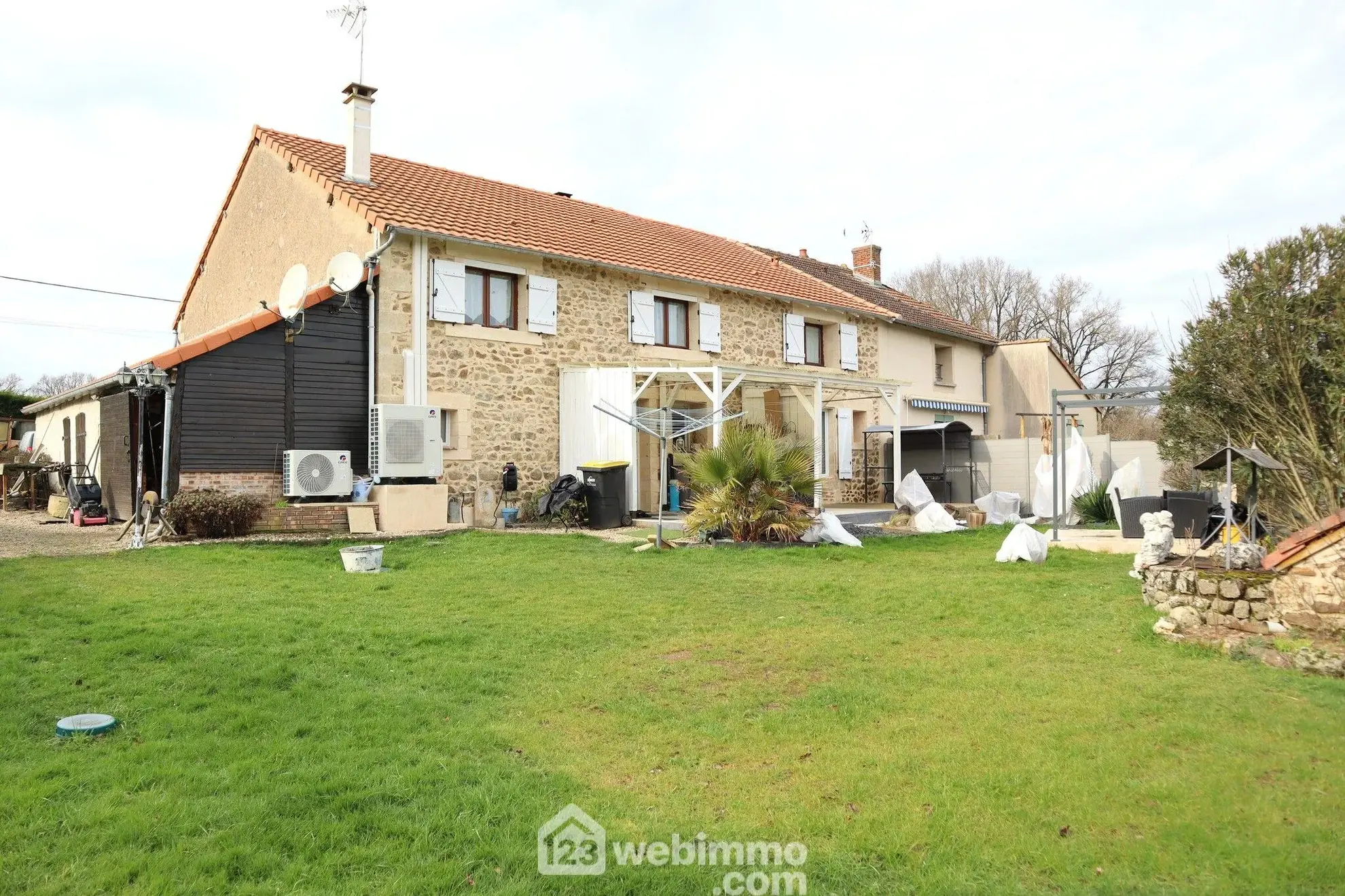 Longère de 229 m² avec terrain à Moulismes – Maison familiale rénovée 