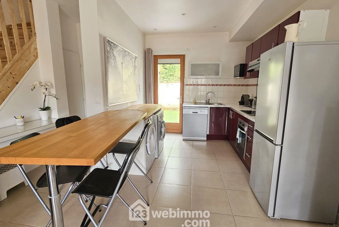 Maison de 65 m² avec jardins et terrasses à Arbonne-la-Forêt 