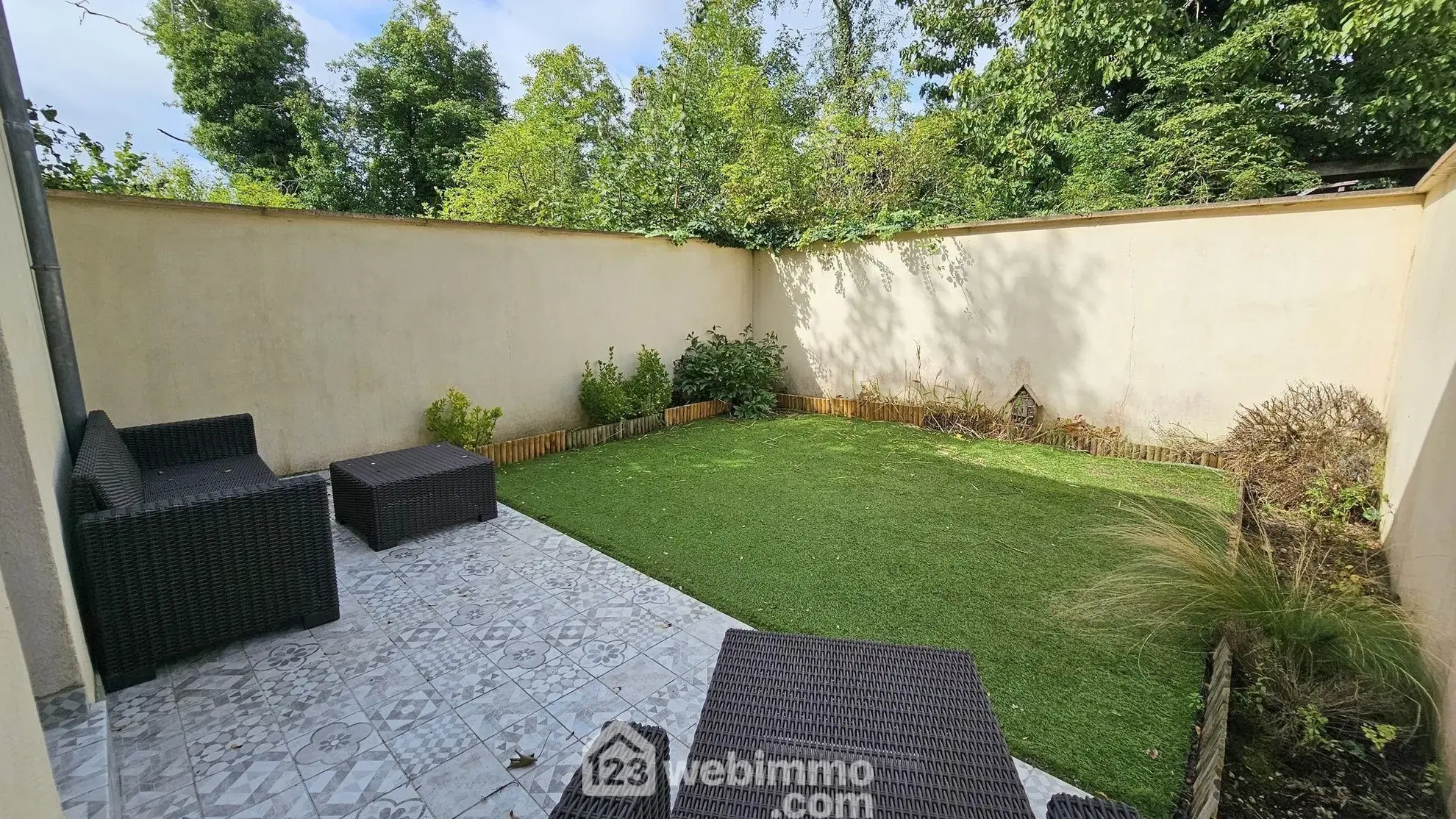 Maison de 65 m² avec jardins et terrasses à Arbonne-la-Forêt 