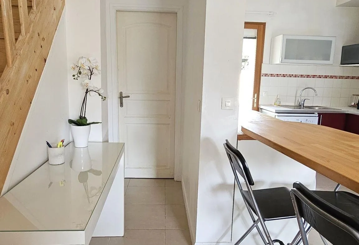 Maison de 65 m² avec jardins et terrasses à Arbonne-la-Forêt 