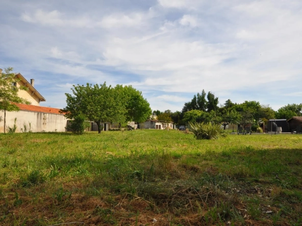 Terrain à bâtir de 1000 m² à Portets, centre-ville, lotissement privé