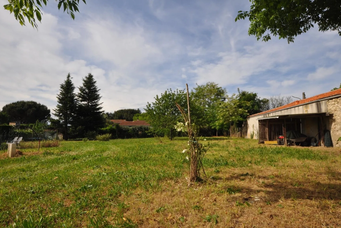 Terrain à bâtir de 1000 m² à Portets, centre-ville, lotissement privé 