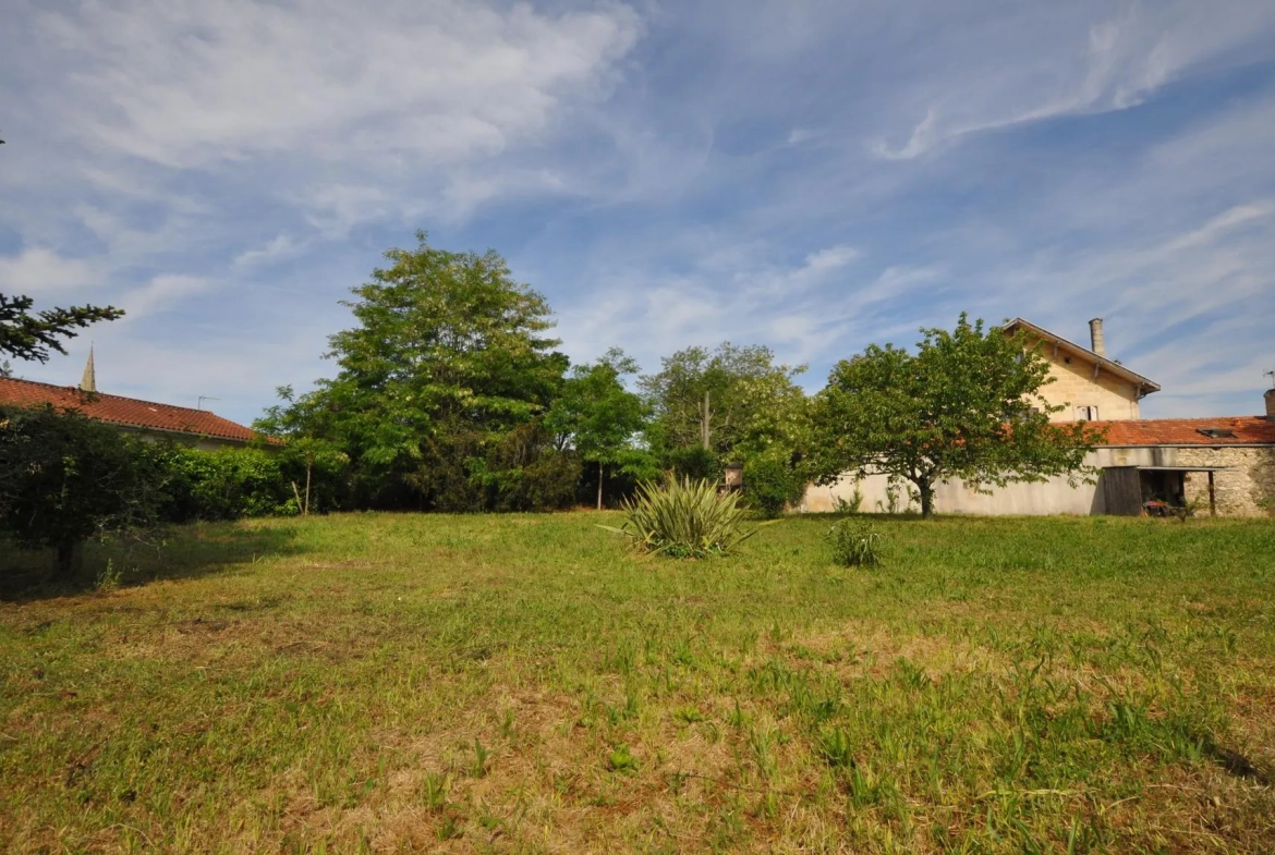 Terrain à bâtir de 1000 m² à Portets, centre-ville, lotissement privé 