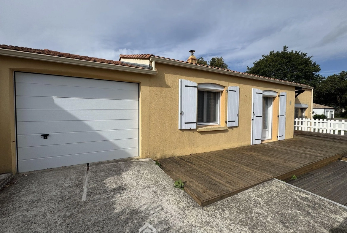 Maison de plain-pied lumineuse de 79 m² à Poiroux avec jardin 