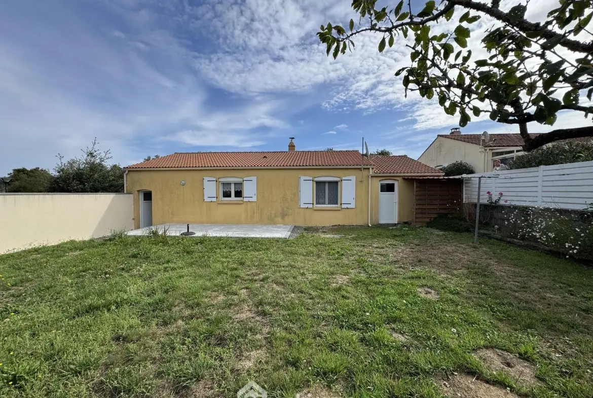 Maison de plain-pied lumineuse de 79 m² à Poiroux avec jardin 