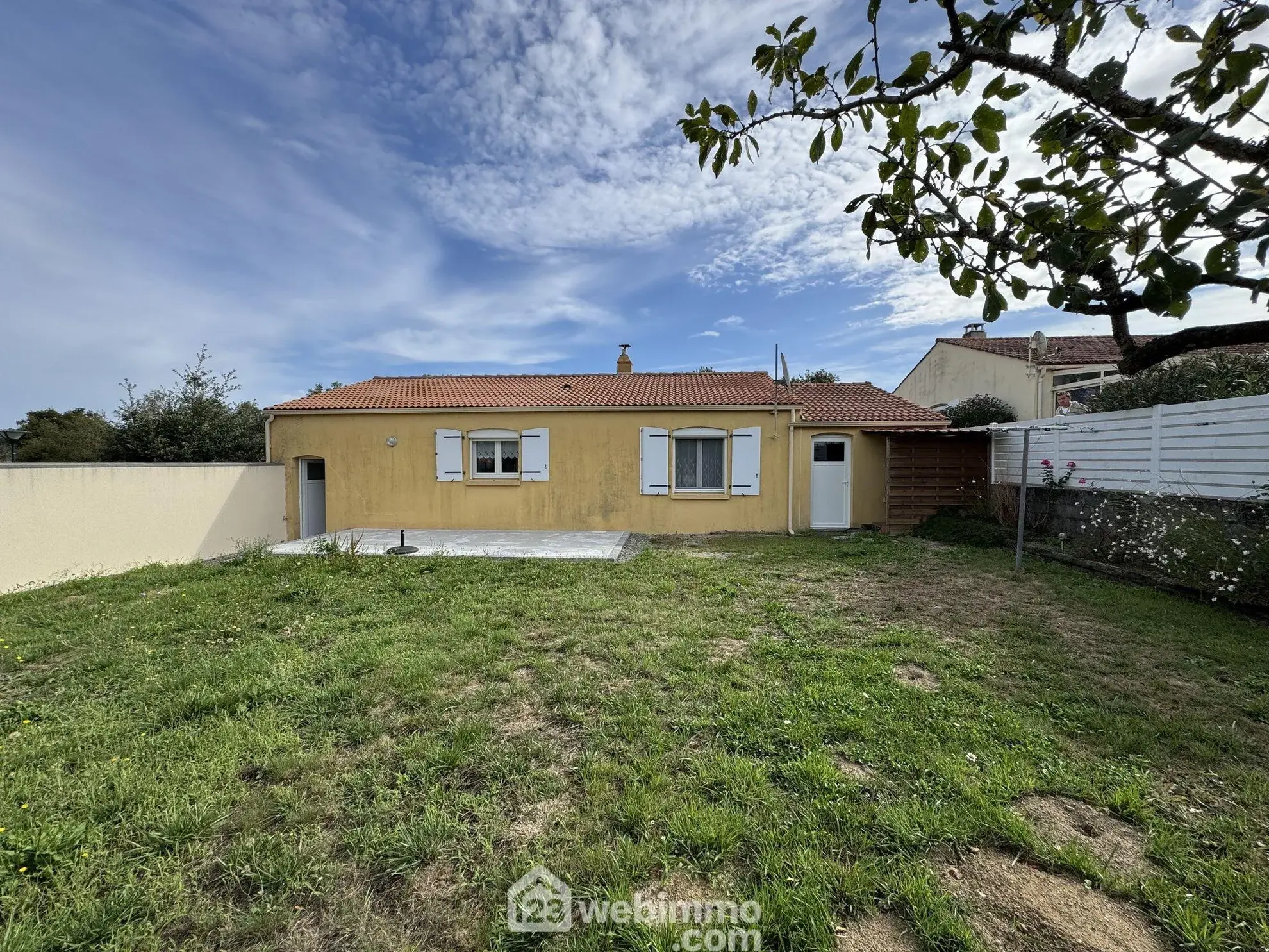 Maison de plain-pied lumineuse de 79 m² à Poiroux avec jardin 