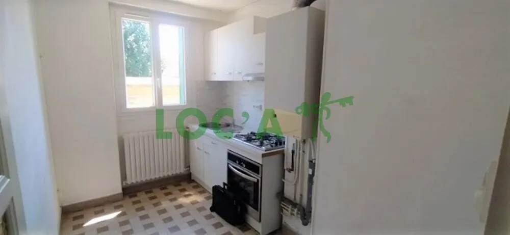 Appartement T3 à vendre à Dijon, quartier Montchapet avec cave, garage et balcon 