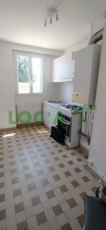 Appartement T3 à vendre à Dijon, quartier Montchapet avec cave, garage et balcon 