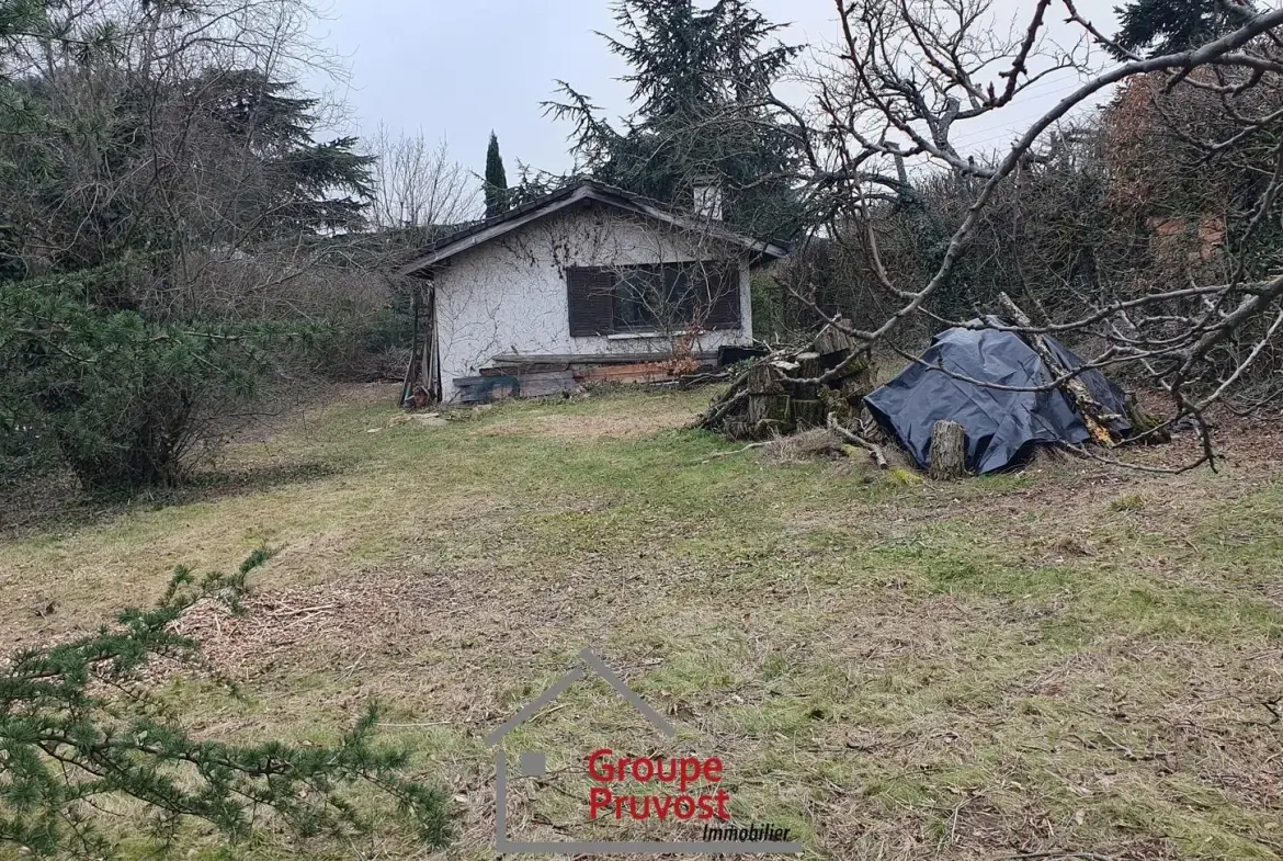 Terrain constructible de 700 m² à Vaugneray, au calme et prêt à bâtir 