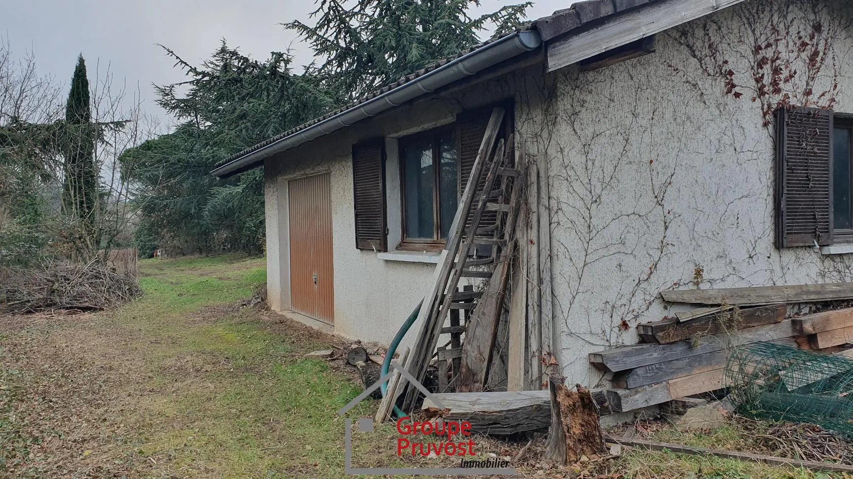 Terrain constructible de 700 m² à Vaugneray, au calme et prêt à bâtir 