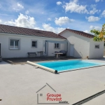 Villa moderne récente avec piscine et panneaux solaires à Ouches près de Roanne