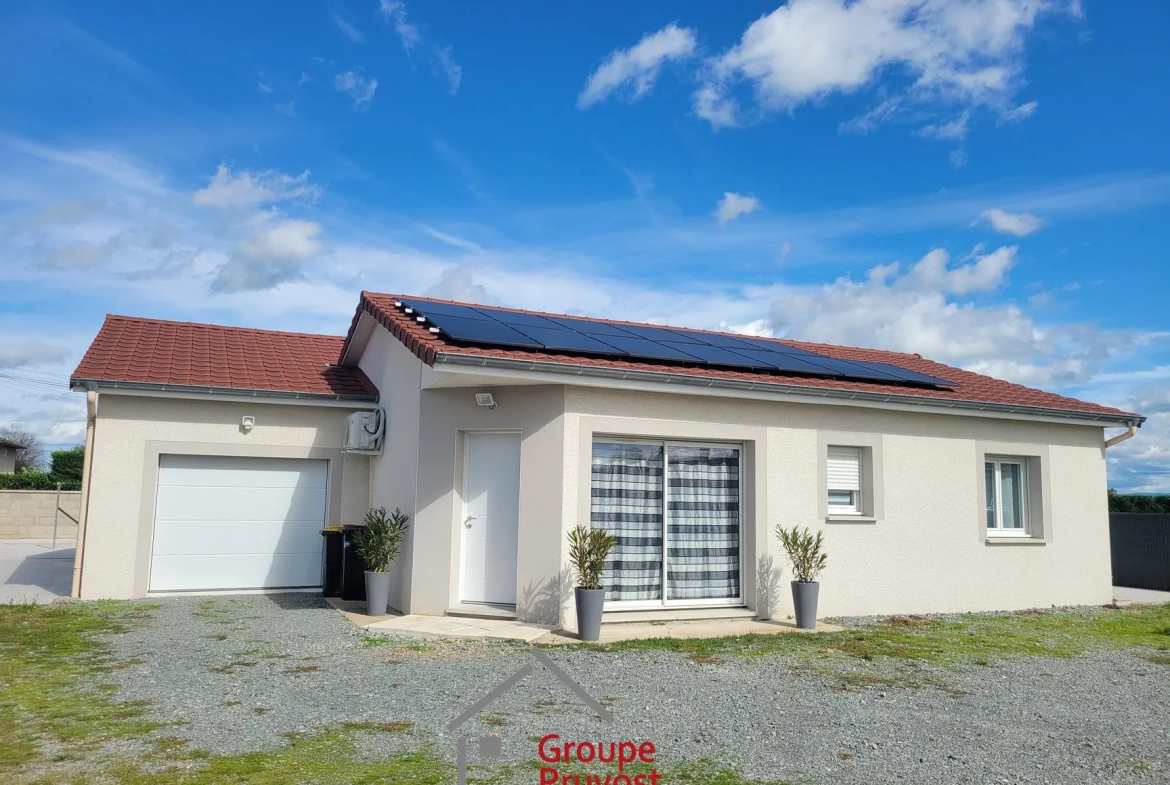 Villa moderne récente avec piscine et panneaux solaires à Ouches près de Roanne 