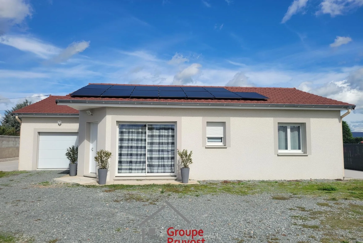 Villa moderne récente avec piscine et panneaux solaires à Ouches près de Roanne 