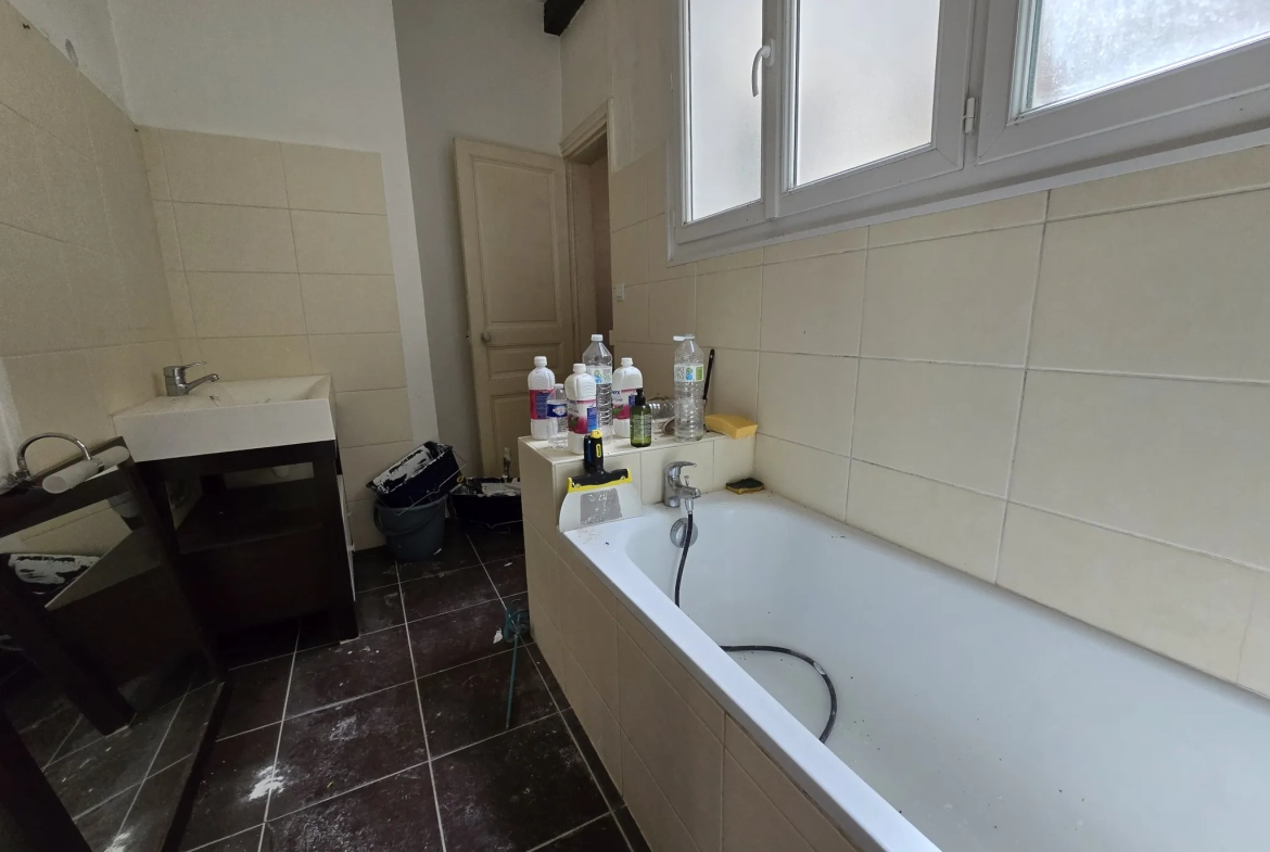 Appartement de 2 pièces à vendre en centre-ville d'Auxerre, proche du théâtre 