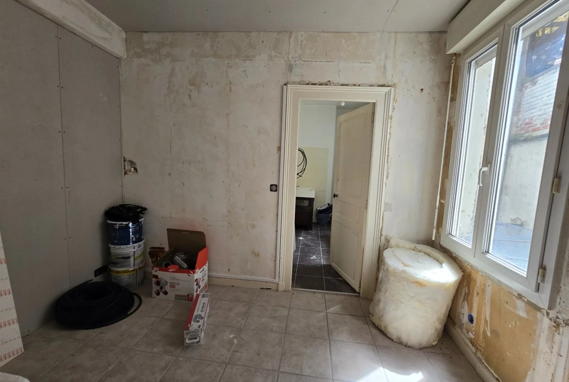 Appartement de 2 pièces à vendre en centre-ville d'Auxerre, proche du théâtre 