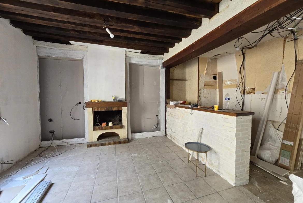 Appartement de 2 pièces à vendre en centre-ville d'Auxerre, proche du théâtre 