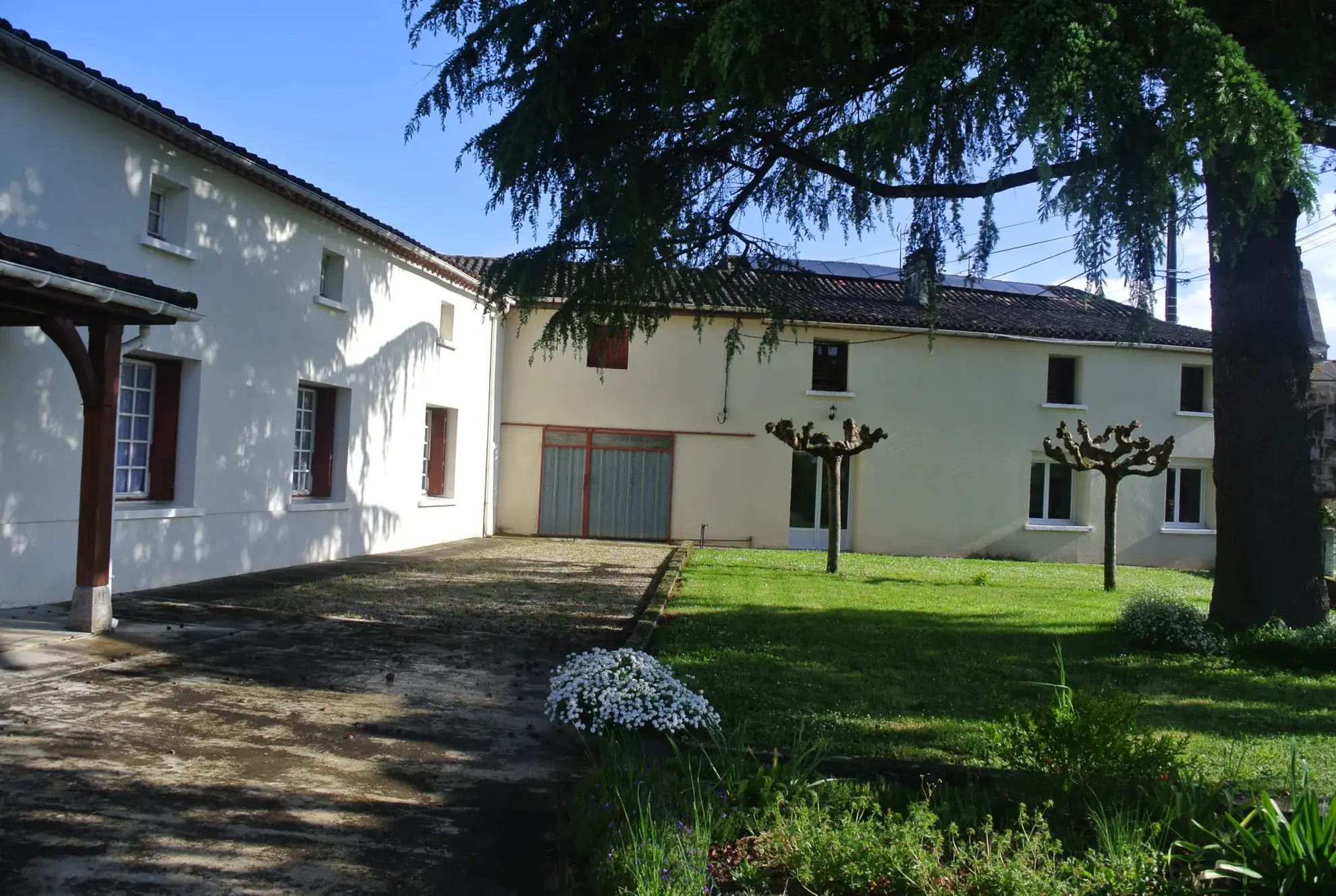 Ensemble immobilier avec deux maisons et 6 chambres à Mauvezin-sur-Gupie 