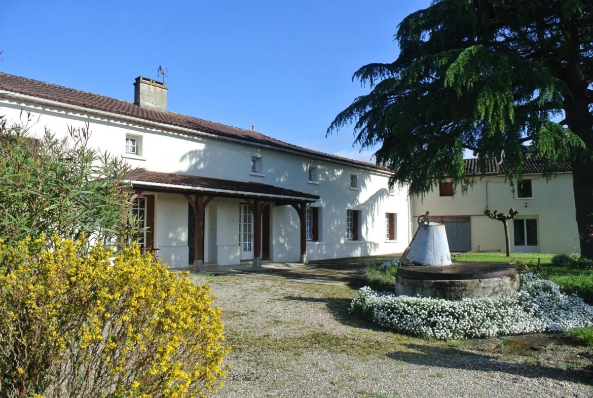 Ensemble immobilier avec deux maisons et 6 chambres à Mauvezin-sur-Gupie 