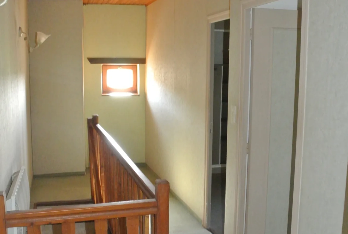 Ensemble immobilier avec deux maisons et 6 chambres à Mauvezin-sur-Gupie 