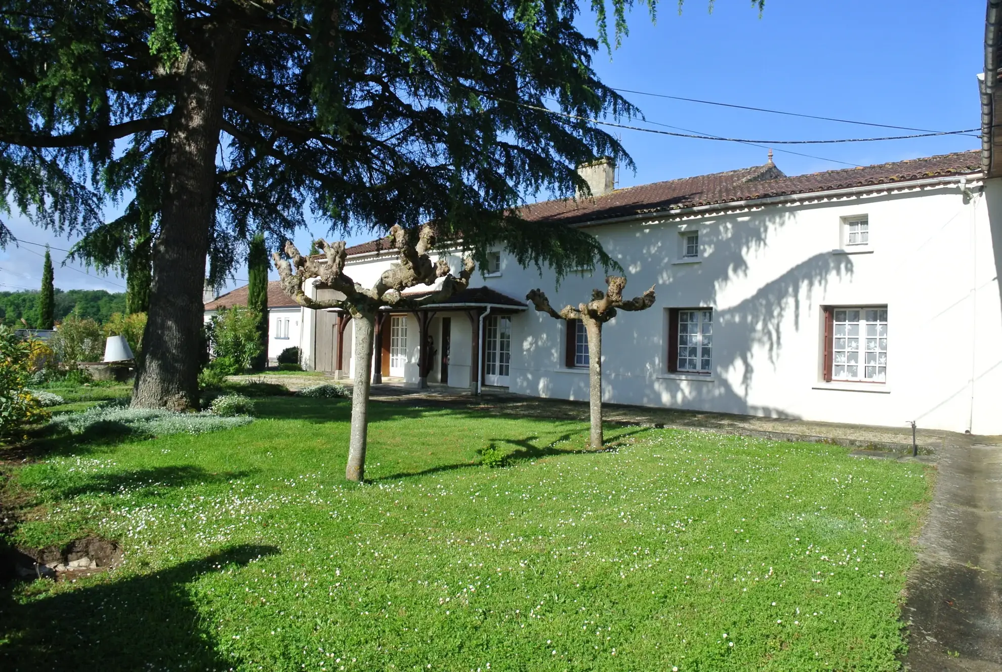 Ensemble immobilier avec deux maisons et 6 chambres à Mauvezin-sur-Gupie 