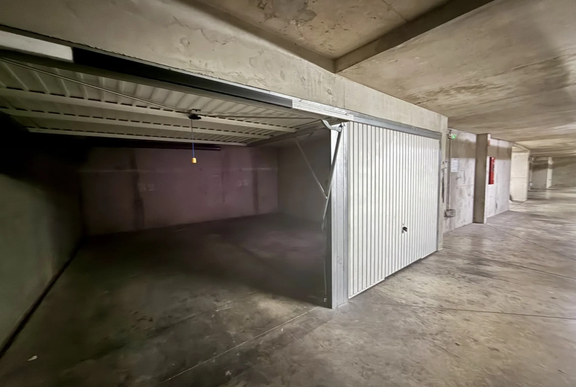 Appartement T3 de 61 m² avec terrasse et double box à Sète 