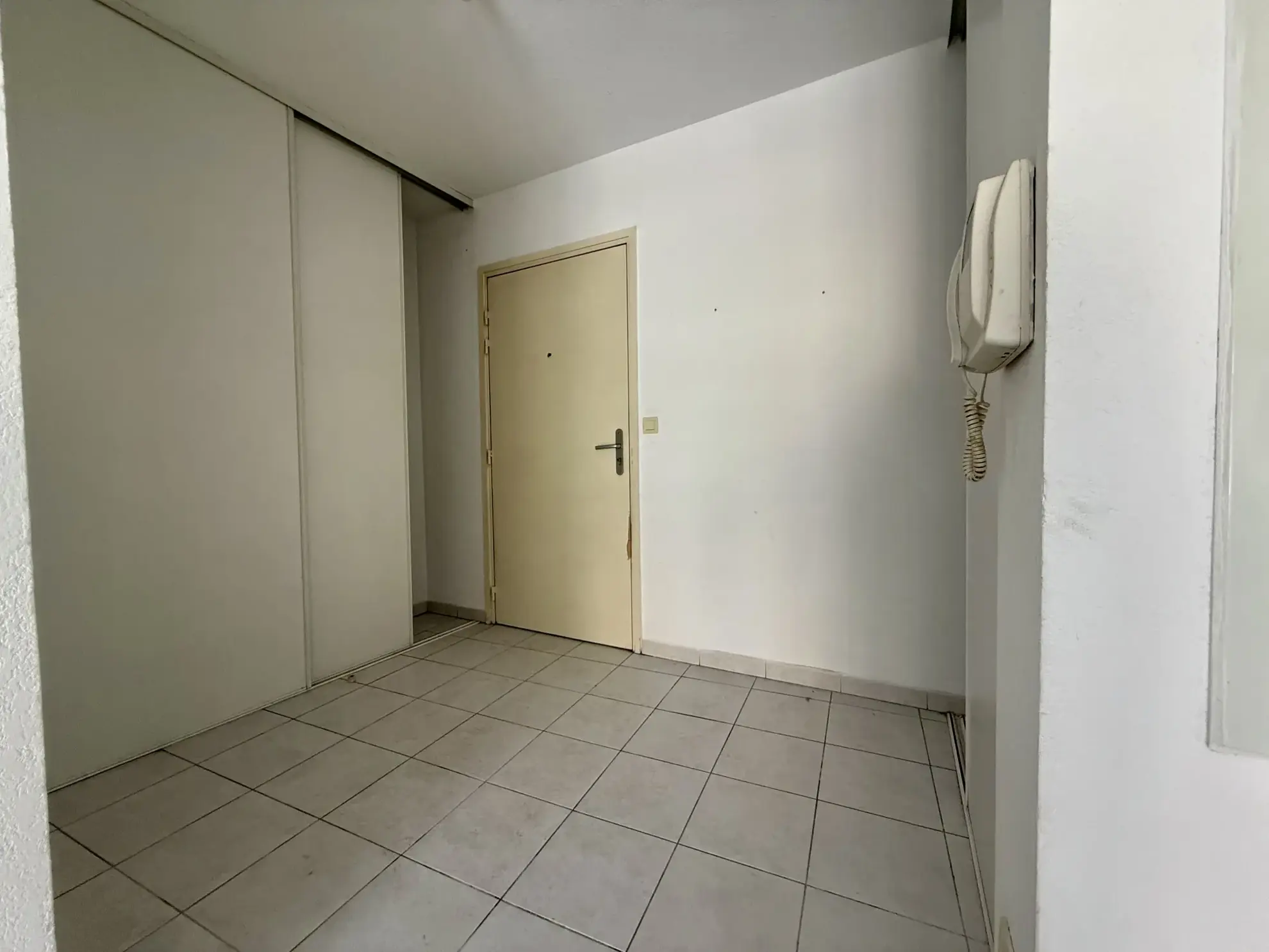 Appartement T3 de 61 m² avec terrasse et double box à Sète 