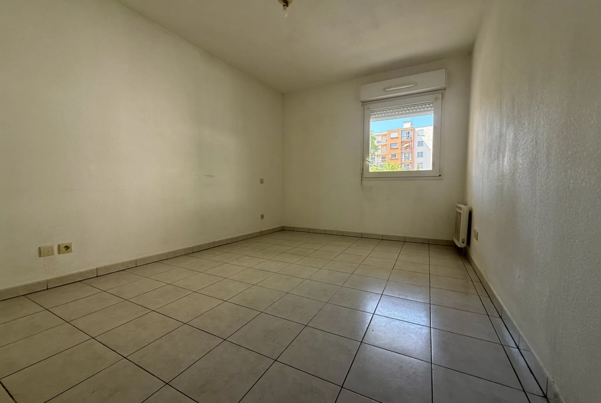 Appartement T3 de 61 m² avec terrasse et double box à Sète 