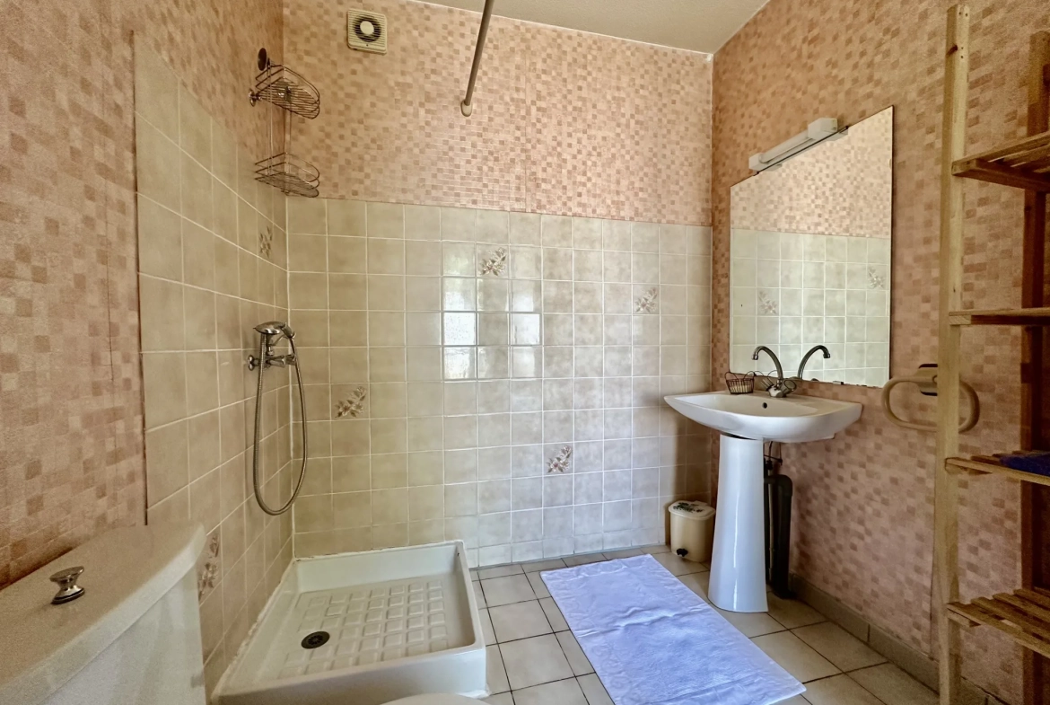 Maison à vendre à Beaumont de 94 m2 avec deux habitations et terrain arboré 