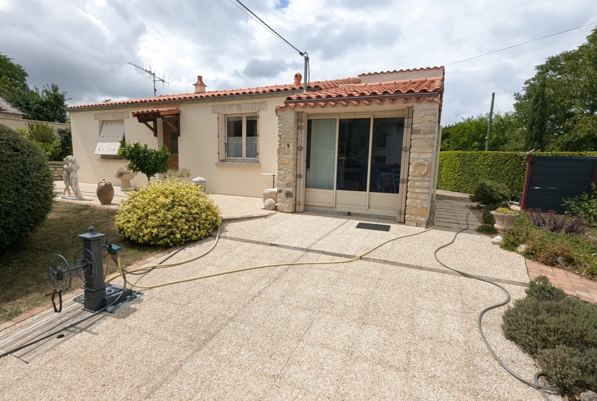 Maison 3 chambres avec dépendances à Sansais - Calme et environnement agréable 