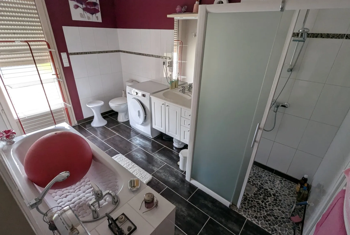 Maison 3 chambres avec dépendances à Sansais - Calme et environnement agréable 