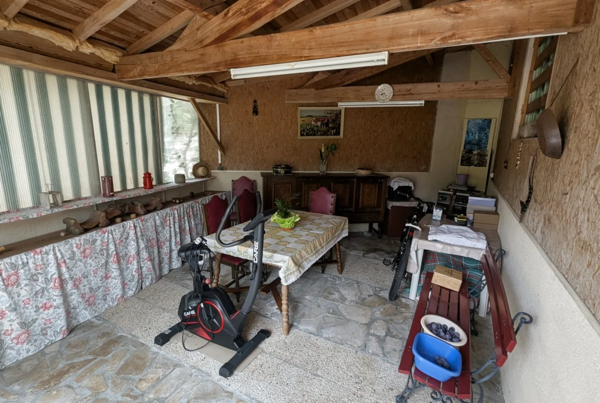 Maison 3 chambres avec dépendances à Sansais - Calme et environnement agréable 