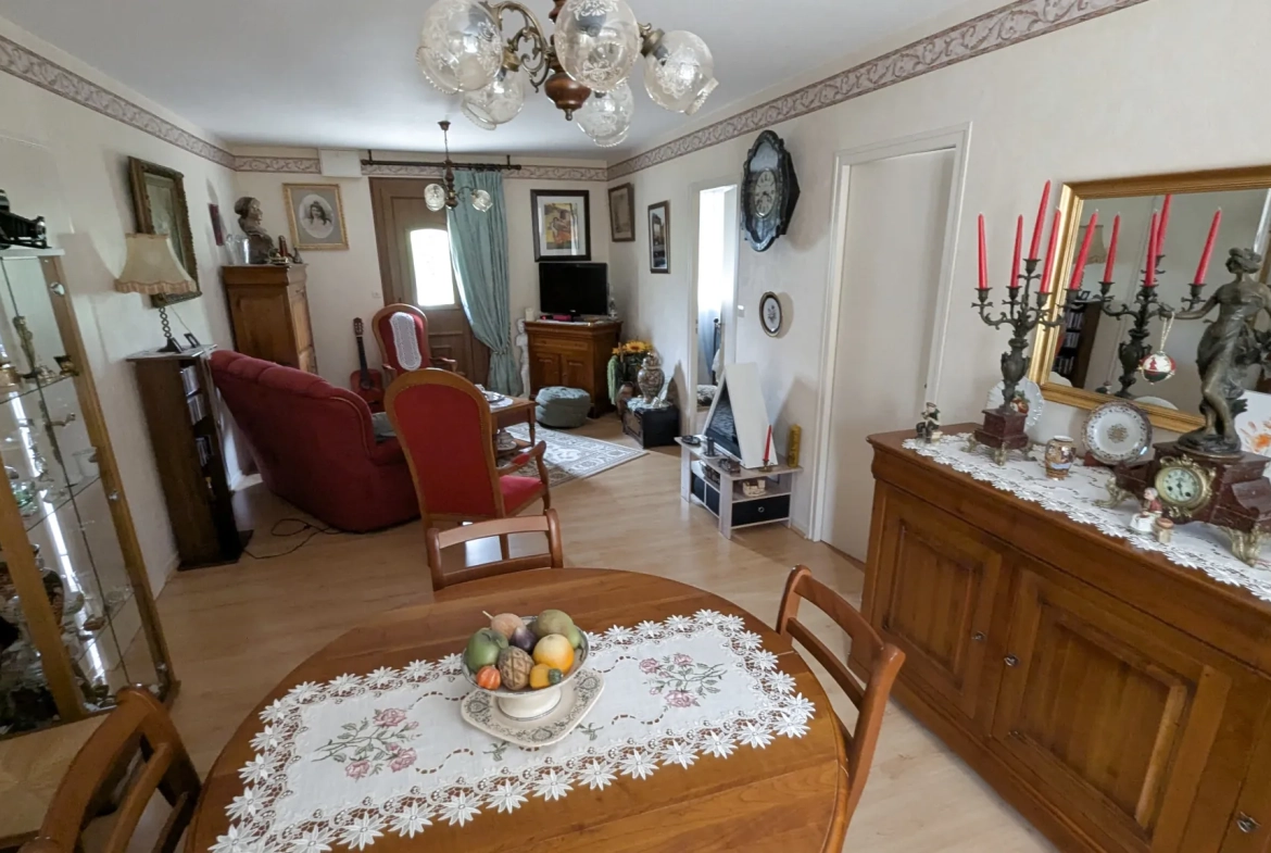 Maison 3 chambres avec dépendances à Sansais - Calme et environnement agréable 