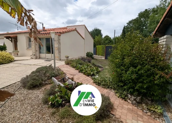 Maison 3 chambres avec dépendances à Sansais - Calme et environnement agréable
